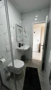 Un baño de Apartmani Mamić