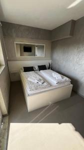 Una cama o camas en una habitación de Apartmani Mamić