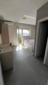 Una cama o camas en una habitación de Apartmani Mamić