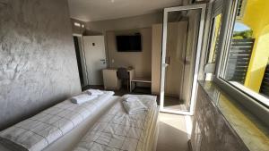 Una cama o camas en una habitación de Apartmani Mamić