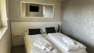 Una cama o camas en una habitación de Apartmani Mamić