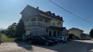 El edificio en el que está la casa de huéspedes