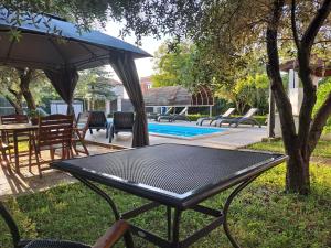 Bazén v ubytování Villa Grace Felice nebo v jeho okolí
