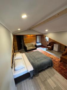 صورة لـ فندق ومطعم ييديجولر في أوزونغول