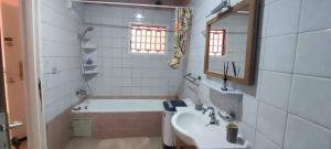 a bathroom with a bath tub and a sink and a bath tub at Coeur urbain in Dakar