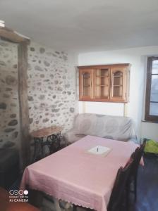 a room with a table with a pink table cloth at Chambre indépendante in Saint-Laurent-de-Neste