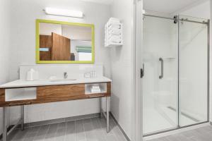Hampton Inn Odessa Trinity的一间浴室