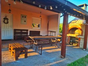 Patio nebo venkovní prostory v ubytování Vikendica Vlahić, Goranci