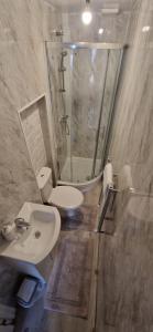 Vannituba majutusasutuses Lucruios villa single room 2