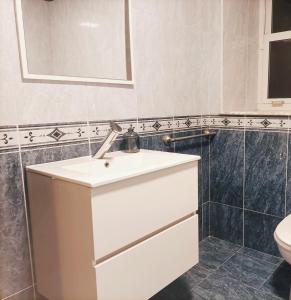 Bilik mandi di Casa Cal da Rosins
