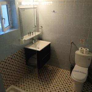 Bilik mandi di olivensun bungalow 1