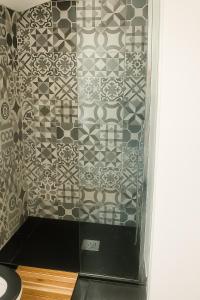 a bathroom with a tiled wall with at AL Belém 85 in Lisbon +15 photos