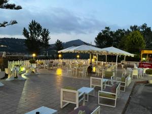 Nespecifikovaný výhled na hory nebo výhled na hory při pohledu z hotelu