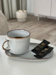 Příslušenství pro přípravu čaje a kávy v ubytování GOLD Apartment - Lotnisko Pyrzowice-Katowice