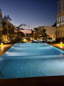 Бассейн в Appartement à blue beach sidi rahal uniquement pour familles или поблизости