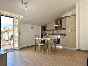 A kitchen or kitchenette at Alba & Tramonto