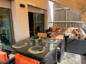 Гостиная зона в Appartement à blue beach sidi rahal uniquement pour familles