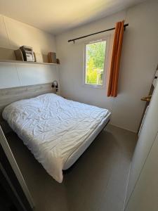 a bed in a room with a window at Bungalow in Gassin