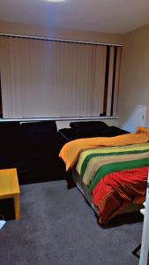 Voodi või voodid majutusasutuse Private Double Bed with Super Fast WiFi Shared Space toas
