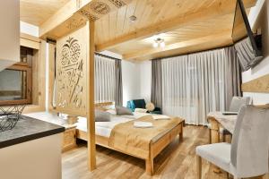 Posteľ alebo postele v izbe v ubytovaní Najlepszy Widok apartamenty