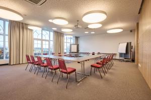 Konferenčné priestory v ubytovaní Momentum Hotel + 37 fotografií