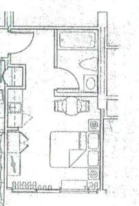 un dessin en noir et blanc d'un plan d'étage dans l'établissement Hilton Vacation Club Ocean Beach Club, à Virginia Beach 1 autre photo