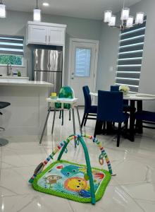 Η παιδική λέσχη του New Cozy & Spacious Apartment - Near Expressway