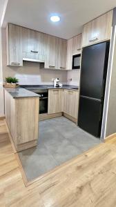 Kuchyň nebo kuchyňský kout v ubytování Comarruga Playa apartamento con piscina