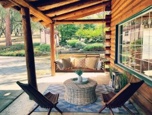 Log Cabin w/ pool, spa, game room, sleeps 20 tesisinin dışında bir bahçe