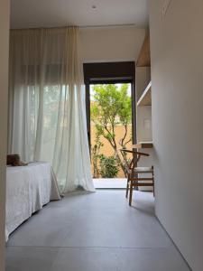 Postel nebo postele na pokoji v ubytování Lagouvardos Beach House