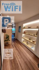 a store with a tree advice sign on the floor at Apartamento Atlantico Pontus Veteris in Pontevedra