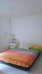 Ένα ή περισσότερα κρεβάτια σε δωμάτιο στο Balcones en Bello Horizonte