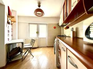 O bucătărie sau chicinetă la Urban Nest Moșilor- Obor