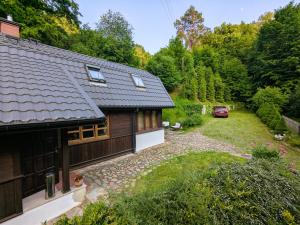 an aerial view of a house with a yard at Marychost- dom do wynajęcia in Kazimierz Dolny