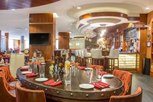 a large table in a restaurant with a bar at Louisville Marriott East in Louisville