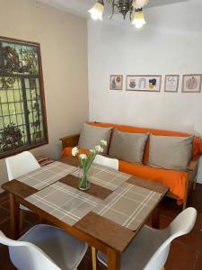 a dining room with a table and a couch at Lunas de Spilimbergo in Cordoba