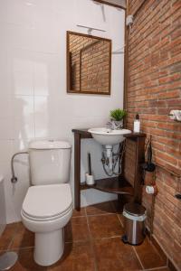 Ένα μπάνιο στο Asturian Villa with Garden, Parking and Sea Views