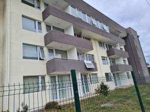 Το κτήριο όπου στεγάζεται  το διαμέρισμα