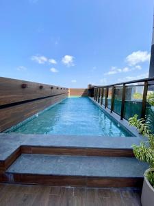 a swimming pool on the roof of a building at (903) Studio exclusivo e clima tropical in Vinhais