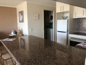 Η κουζίνα ή μικρή κουζίνα στο Location at Its Best - Ocean Views & Private Rooftop