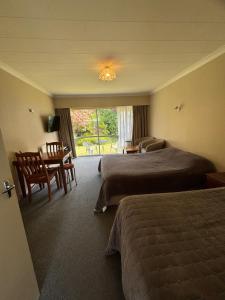 Postel nebo postele na pokoji v ubytování Alpenhorn Motel