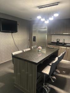 a kitchen with a large island with bar stools at Residencia en Apodaca Nuevo León in Monterrey