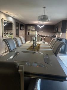 a conference room with a long table and chairs at Residencia en Apodaca Nuevo León in Monterrey +83 photos