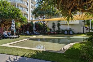 Giardino di Absolute Beachfront Marcoola - Private Pool - Private Spa Bath - Games