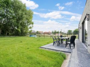 Zahrada ubytování Holiday Home in Ronse Flemish Ardennes, cleaning included