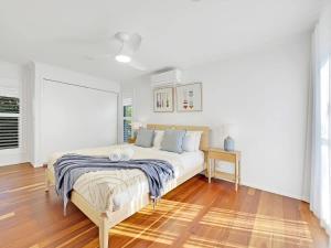 Mudjimba Beach Haven - Stroll to the Water客房内的一张或多张床位