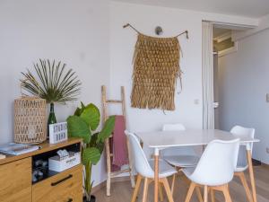 Fotografie z fotogalerie ubytování Studio by the Sea with Ibiza Vibes, cleaning included v destinaci Westende