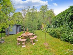 Zahrada ubytování Apartment in Érezée with Private Terrace, cleaning included