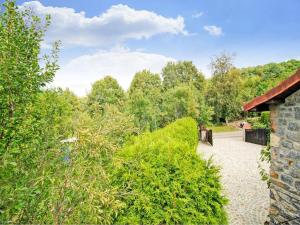 Zahrada ubytování Apartment in Érezée with Private Terrace, cleaning included