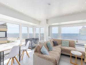 Posezení v ubytování Apartment in Belgium with Stunning Sea View, cleaning included